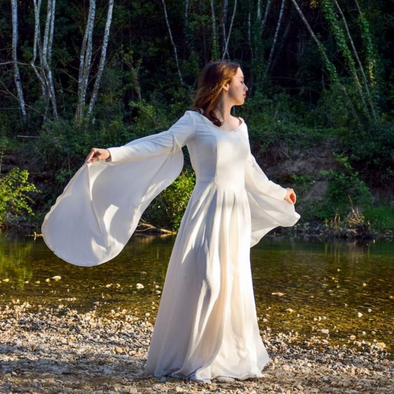 Lire la suite à propos de l’article Comment trouver l’intuition pour créer une robe fantasy de A à Z