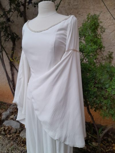 Robe fantastique médiéval pour GN blanche