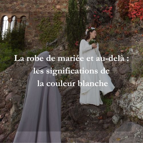 Chevalier vêtu d'une cape admire sa belle mariée en robe blanche medieval fantastique et le titre de l'article intitulé La robe de mariée et au-delà, les significations de la couleur blanche