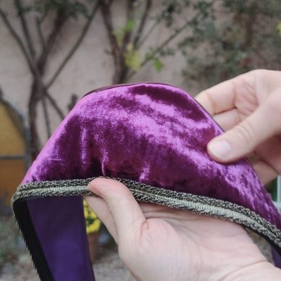 Ceinture-fantasy-conte-de-fee-en-velours-pourpre-avec-galon-tresse-vieil-or