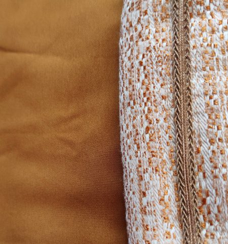 Echantillon de dentelle noir et or pour les détails de la robe médiévale Iseult.