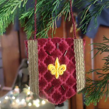 Bannière rouge « fleur de lys « médiévale fantasy