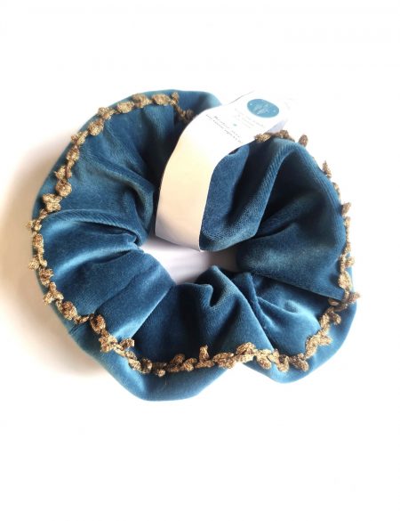 chouchou fantasy en velours bleu de Berlin orné d'un galon ancien feuillage vieil or