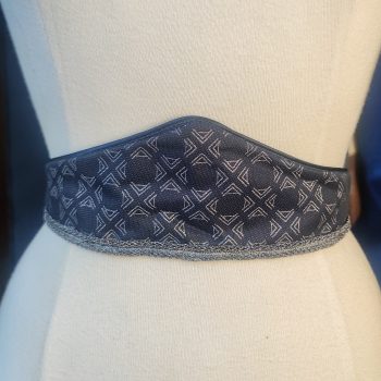 Ceinture-fantasy-conte-de-fee-marine argenté portée par un mannequin